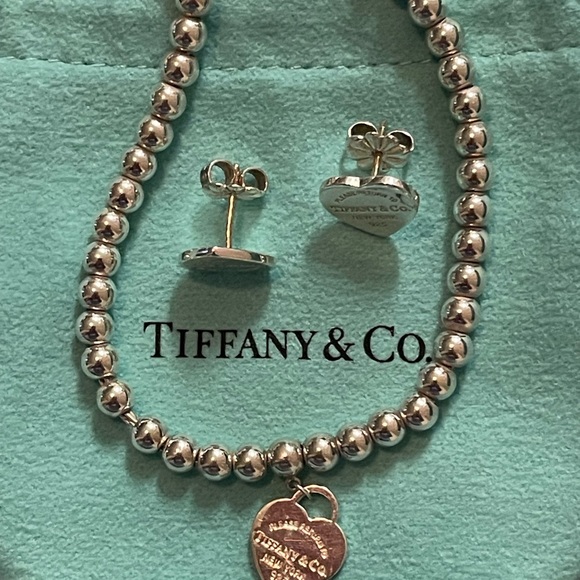 Return to Tiffany Silver Earrings & Bracelet Set - Picture 6 of 13